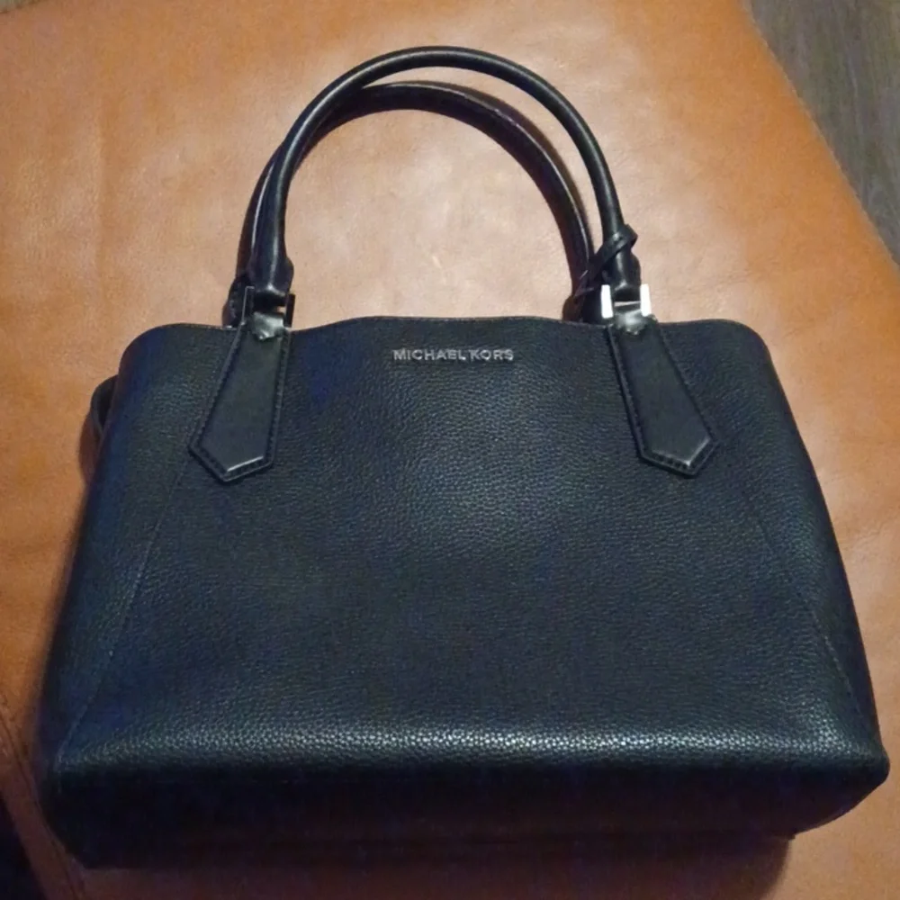 > Michael Kors Black Shoulder Bag